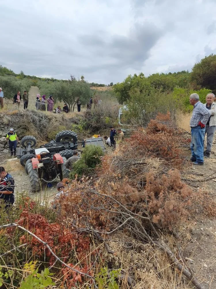 Tarla yolunda traktör devrildi: 2 ölü, 3 yaralı 3 Tarla yolunda traktör devrildi: 2 ölü, 3 yaralı
