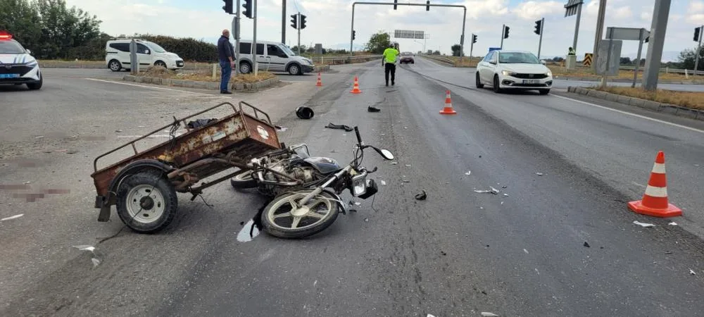 Sepetli motosiklet ile tır çarpıştı! 1 ölü