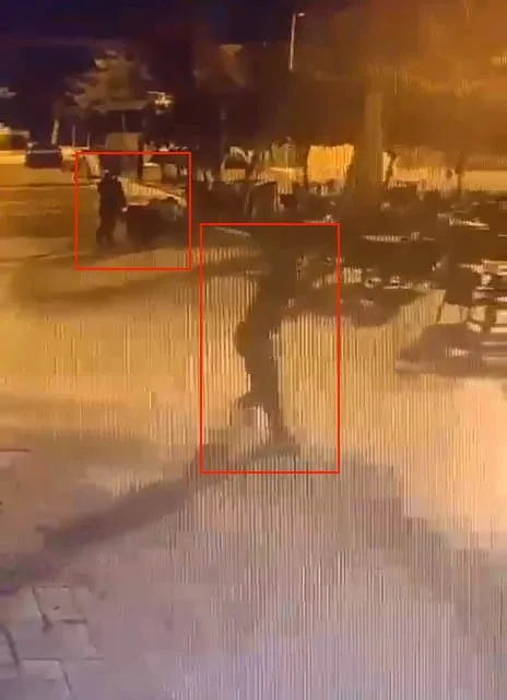 Belediye kafesine silahlı saldırı kamerada