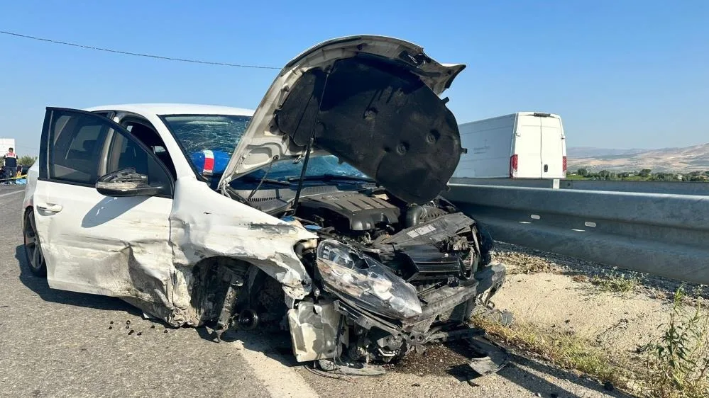 Korkunç kaza: 1 ölü, 1’i bebek 3 yaralı