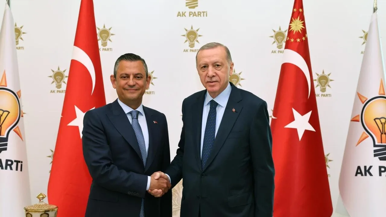 Aydın mitingi pahalıya patladı: Özel, Cumhurbaşkanı Erdoğan'a toplamda 800 bin TL tazminat ödeyecek 4 Aydın mitingi pahalıya patladı: Özel, Cumhurbaşkanı Erdoğan’a toplamda 800 bin TL tazminat ödeyecek