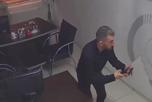 Şanlıurfa ve çok sayıda il sallandı: Deprem paniği kamerada!