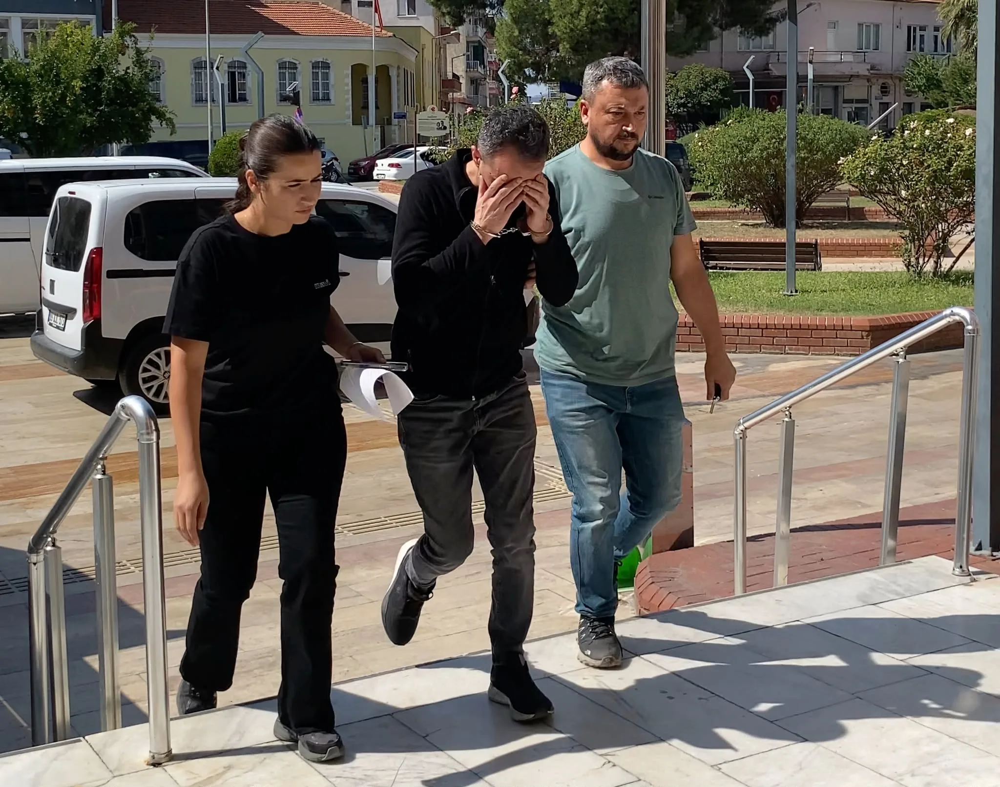 İzmir'den Aydın'a taksi ile metamfetamin sevkiyatı! Kiloyla yakalandı 7 İzmir’den Aydın’a taksi ile metamfetamin sevkiyatı! Kiloyla yakalandı