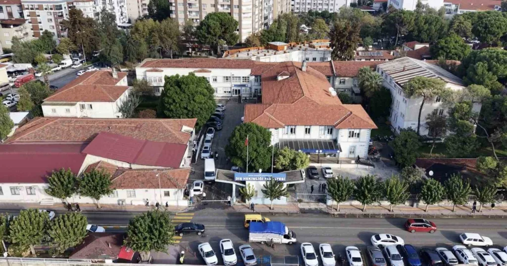 adu dis hekimligi fakultesi 2025 yilinda 103 lisans 16 uzmanlik ogrencisini mezun etti 3b21efee7869
