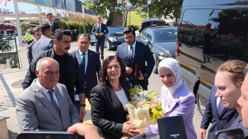 aile ve sosyal hizmetler bakani goktas aydinda 19ba19fbfecc