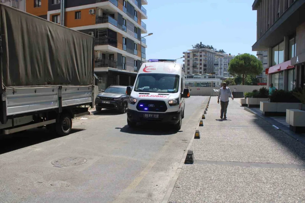 apartmanin merdivenlerinden dusen yasli adam hastanelik oldu 0d1642391a4e