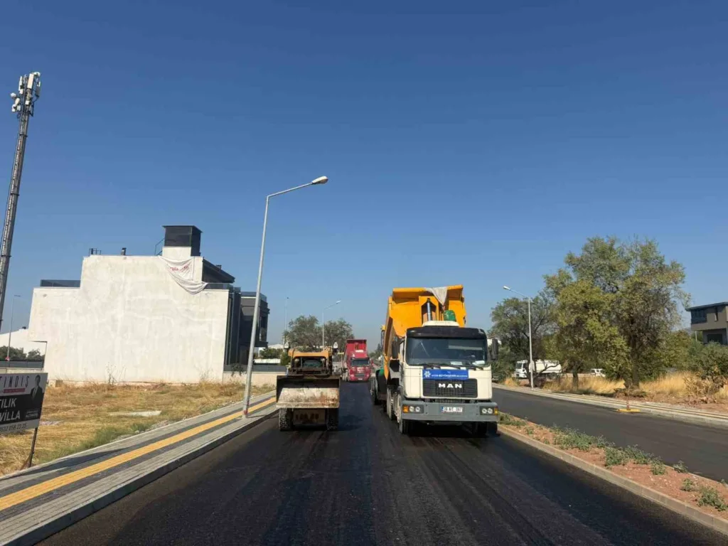 aydin buyuksehir belediyesi 17 ilcede yol yapim ve yenileme calismalarini surduruyor d3eb55977566