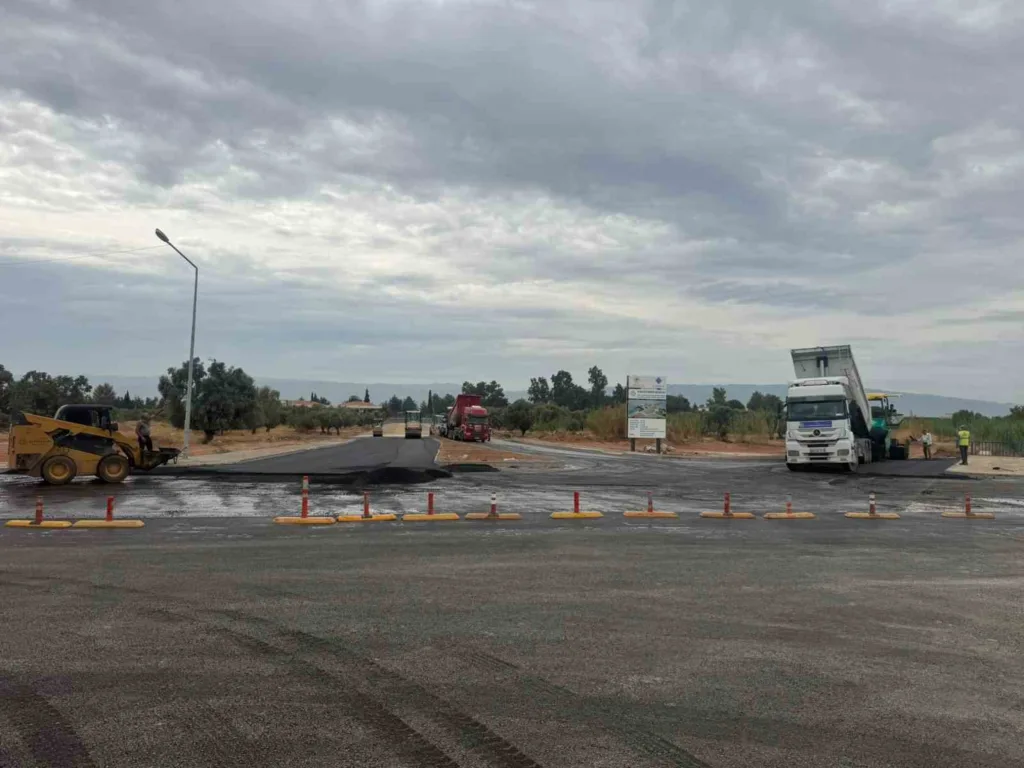 Aydın Büyükşehir, kent genelinde yol yapım ve yenileme çalışmalarını sürdürüyor 4 aydin buyuksehir kent genelinde yol yapim ve yenileme calismalarini surduruyor 4e0b9804443a