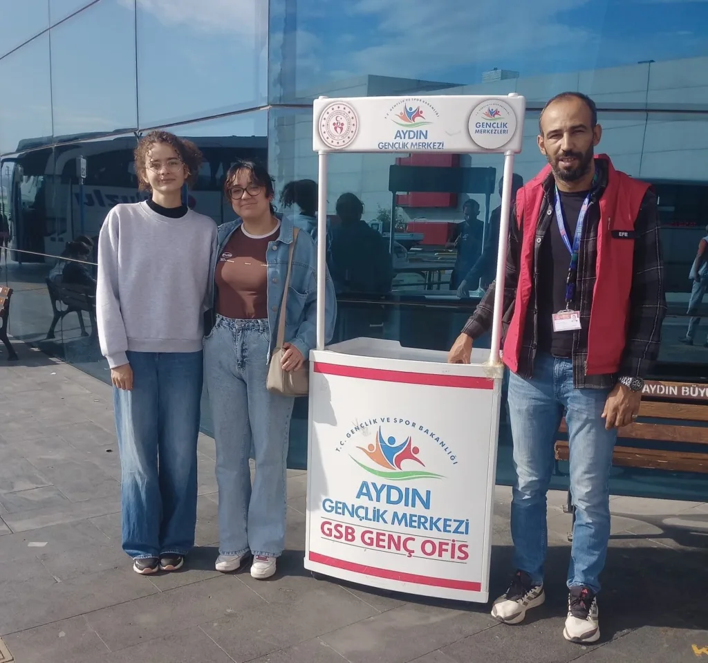 Aydın Gençlik Merkezi, üniversite öğrencilerini kente ilk adımlarında yalnız bırakmadı 3 aydin genclik merkezi universite ogrencilerini kente ilk adimlarinda yalniz birakmadi e94a096b65b9