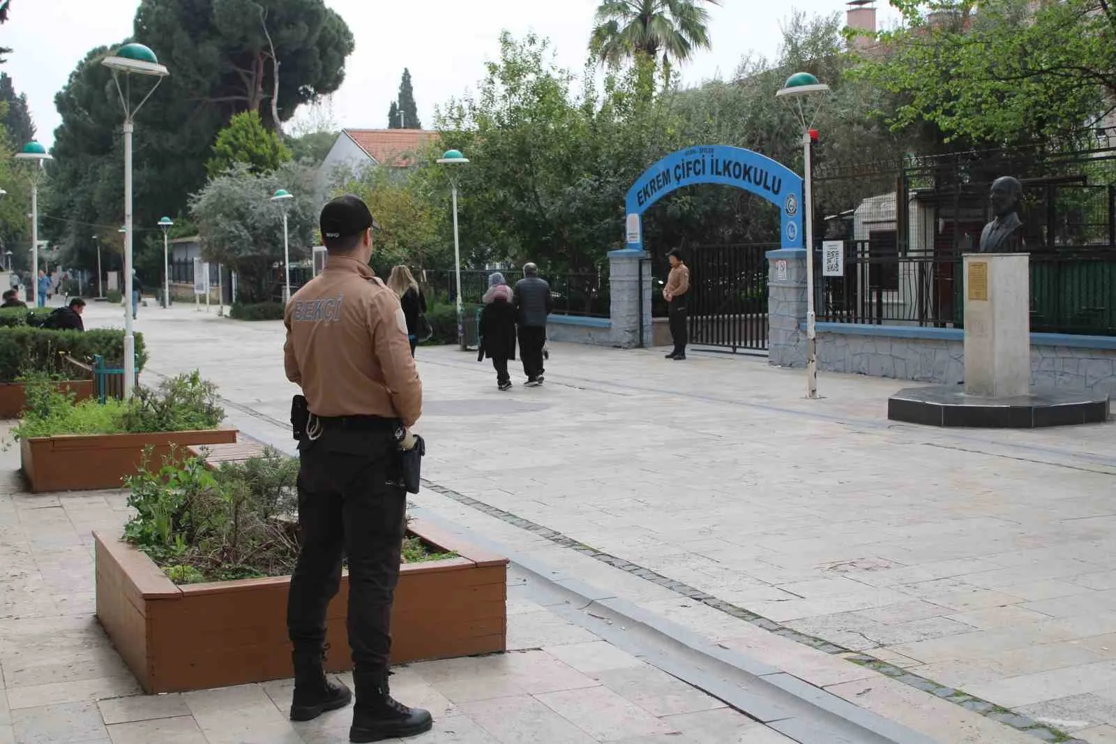 Aydın’da okul çevrelerinde ilk gün denetimi