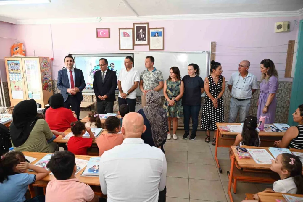 aydinda okula ilk adim atan minikler yalniz kalmadi 2e384ea5bee4