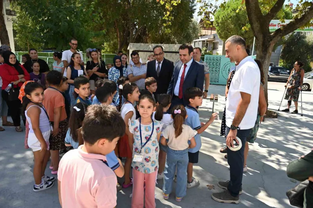 aydinda okula ilk adim atan minikler yalniz kalmadi 65fb09f7d85f
