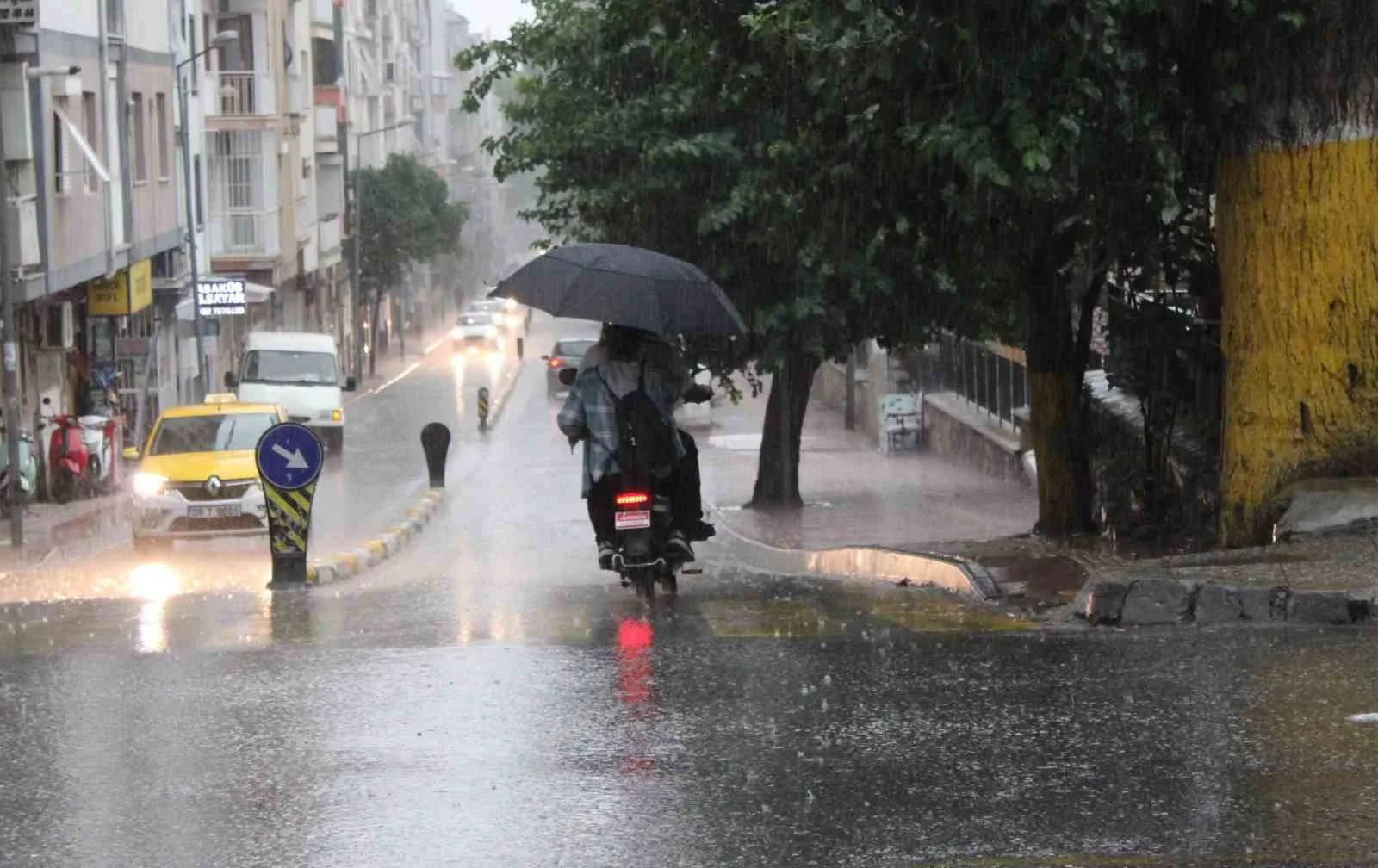 Aydın’da sağanak yağış etkili oldu