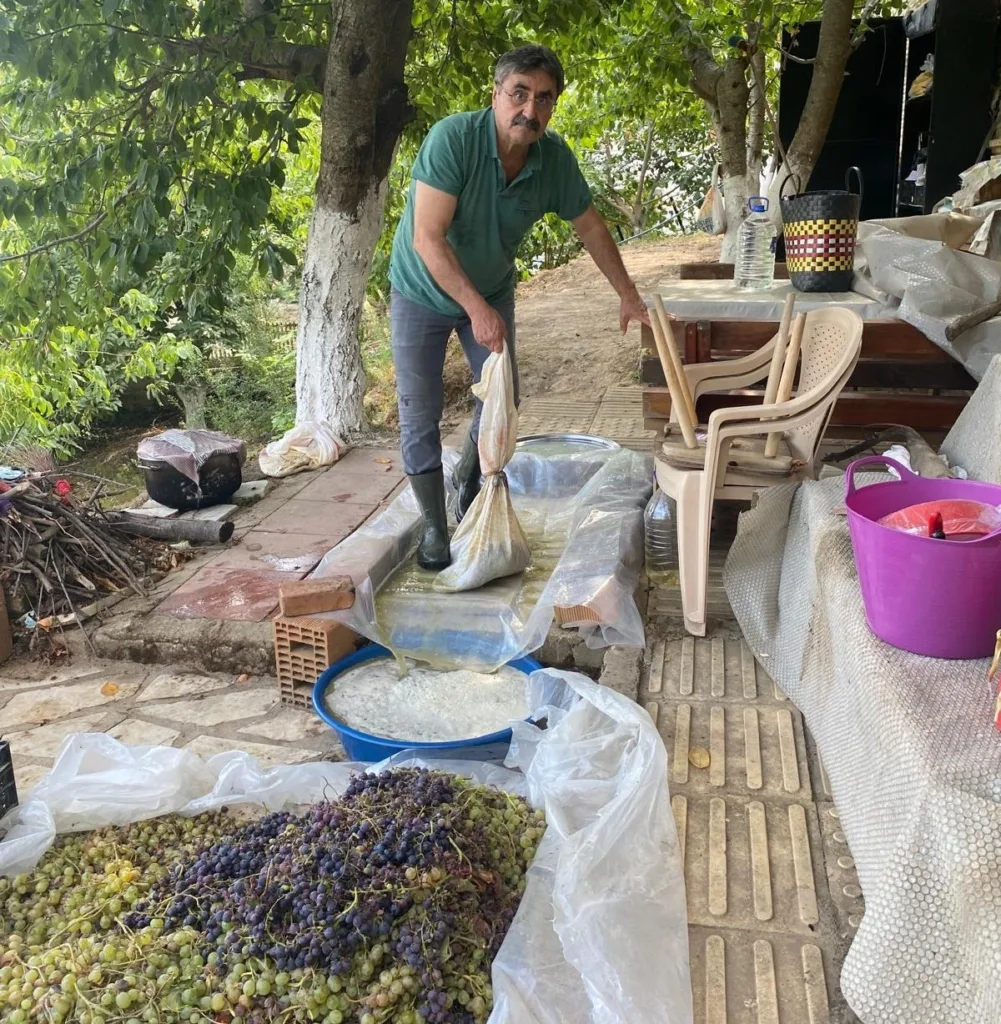 aydinda uzumler pekmeze donusturulmeye baslandi 13fda6e3c63f