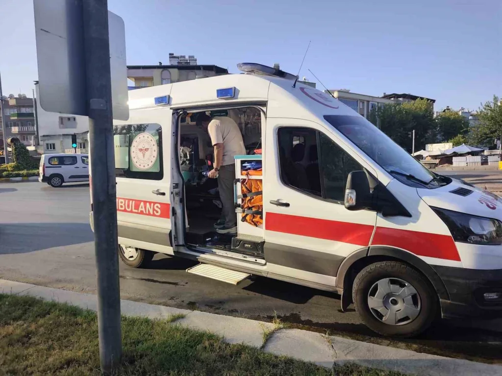 Aydın'da kaza: Baba ve minik oğlu yaralandı 2 aydindaki kazada baba ve oglu yaralandi a4fc7250c284