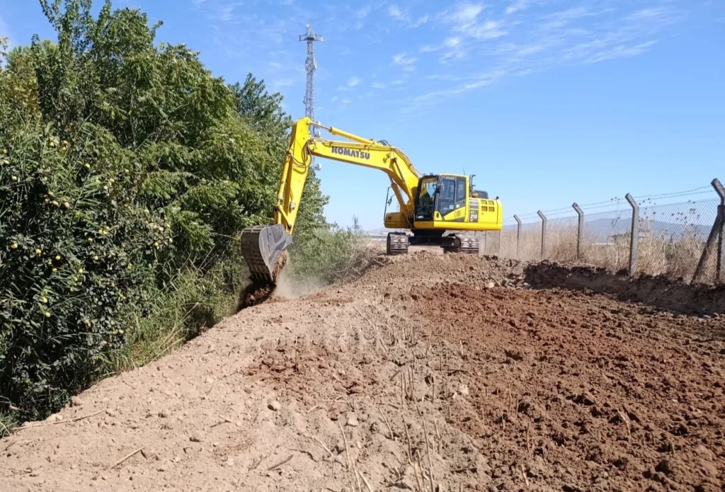 aydinin 17 ilcesinde yol calismalari es zamanli suruyor f6027e11393d