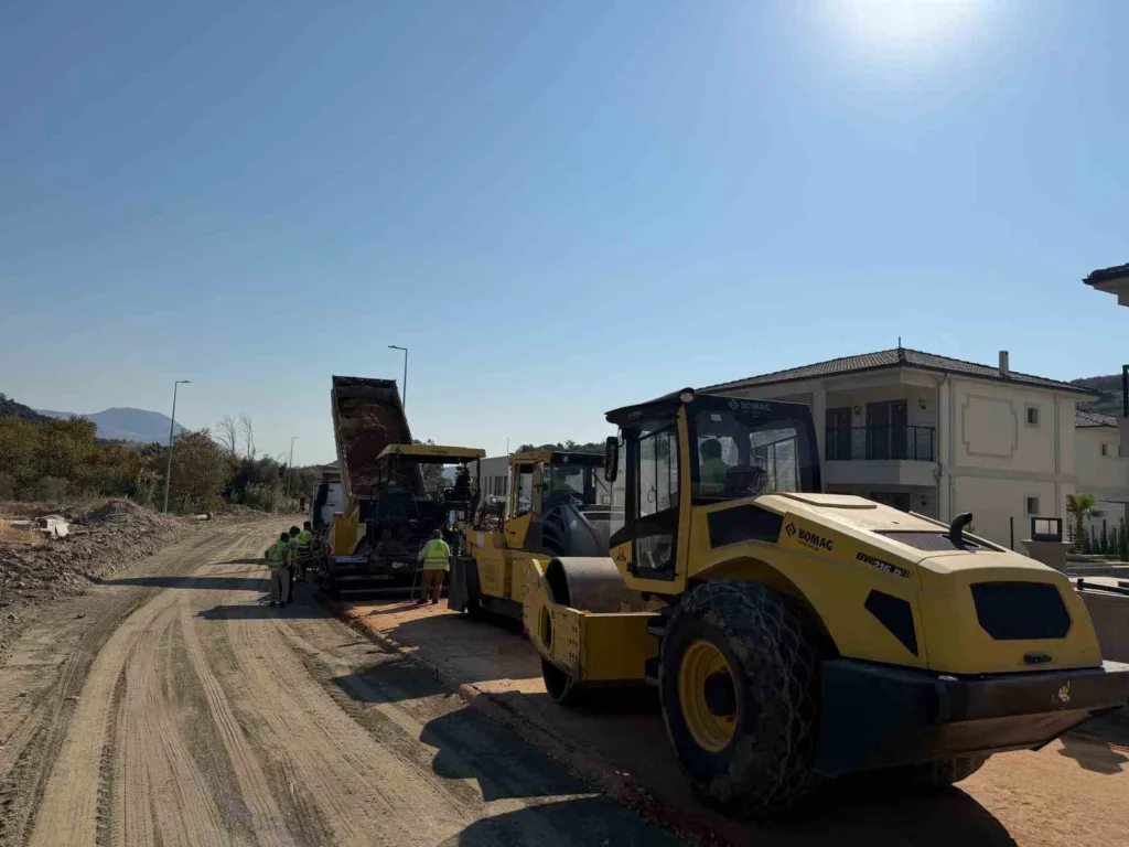 Aydın’ın dört bir yanında yol çalışmaları sürüyor 2 aydinin dort bir yaninda yol calismalari suruyor 43b0b9b06de5