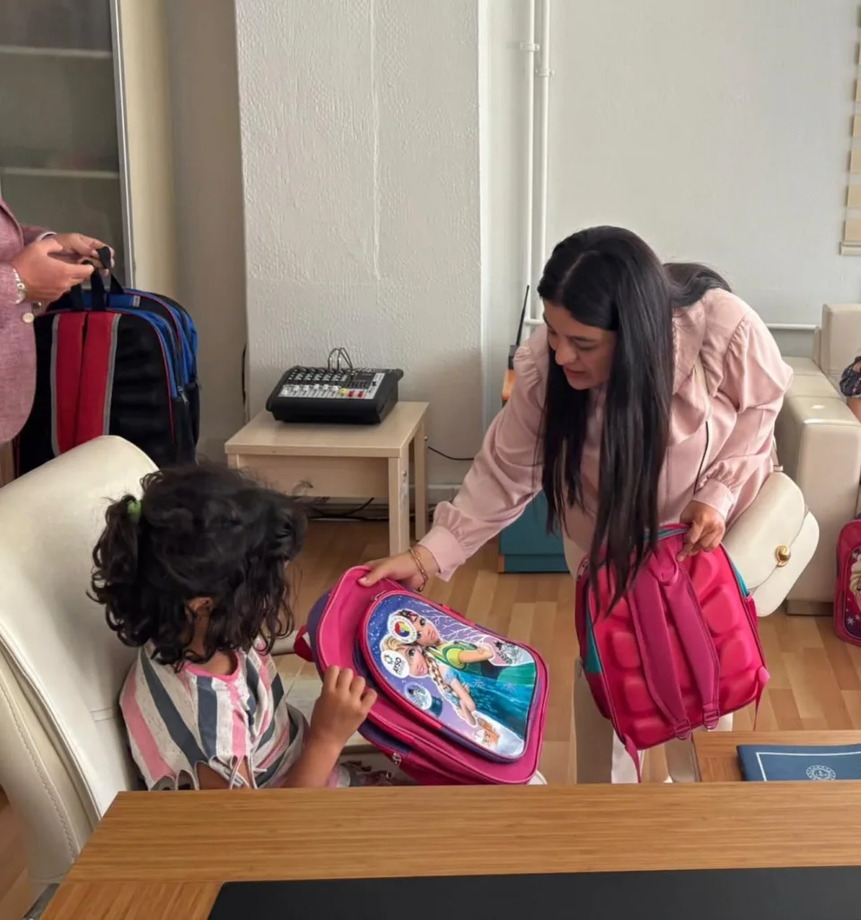 AYSO’dan ihtiyaç sahibi öğrencilere 500 okul çantası desteği 7 aysodan ihtiyac sahibi ogrencilere 500 okul cantasi destegi 92398814a706