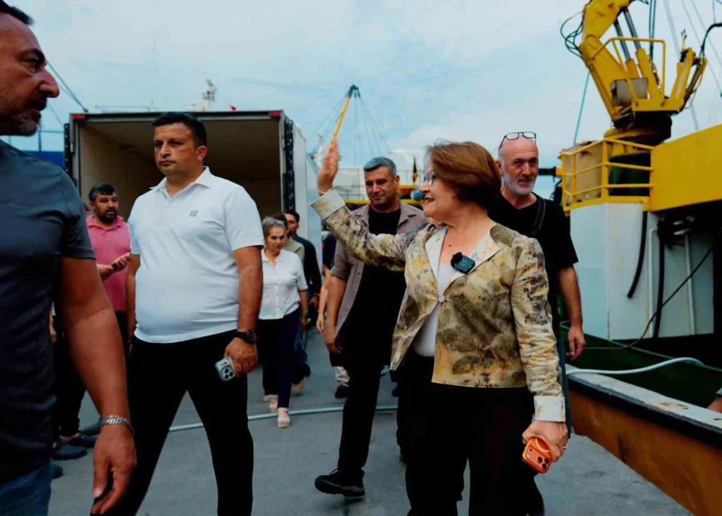 Başkan Gençay, Didimli balıkçılarla bir araya geldi 3 baskan gencay didimli balikcilarla bir araya geldi f3fd7308e647