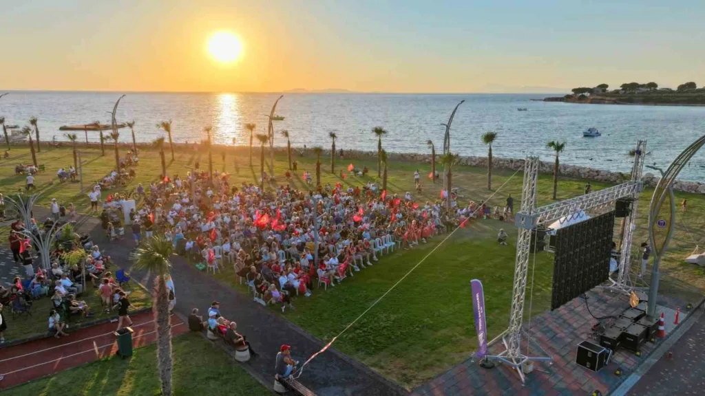 baskan gencay filenin sultanlarinin sampiyonluk coskusunu vatandaslarla birlikte yasadi f8065db33906