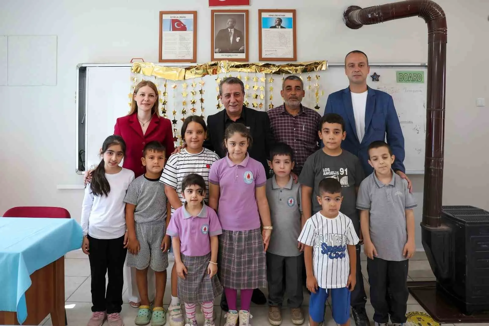Başkan Yetişkin’den minik öğrencilere ilk gün sürprizi