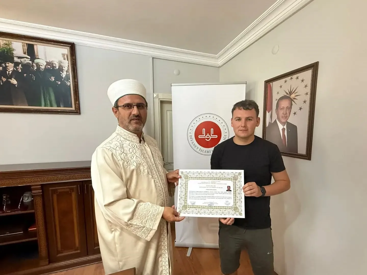 bayram namazindan etkilenip musluman oldu 9322f3c04c4b