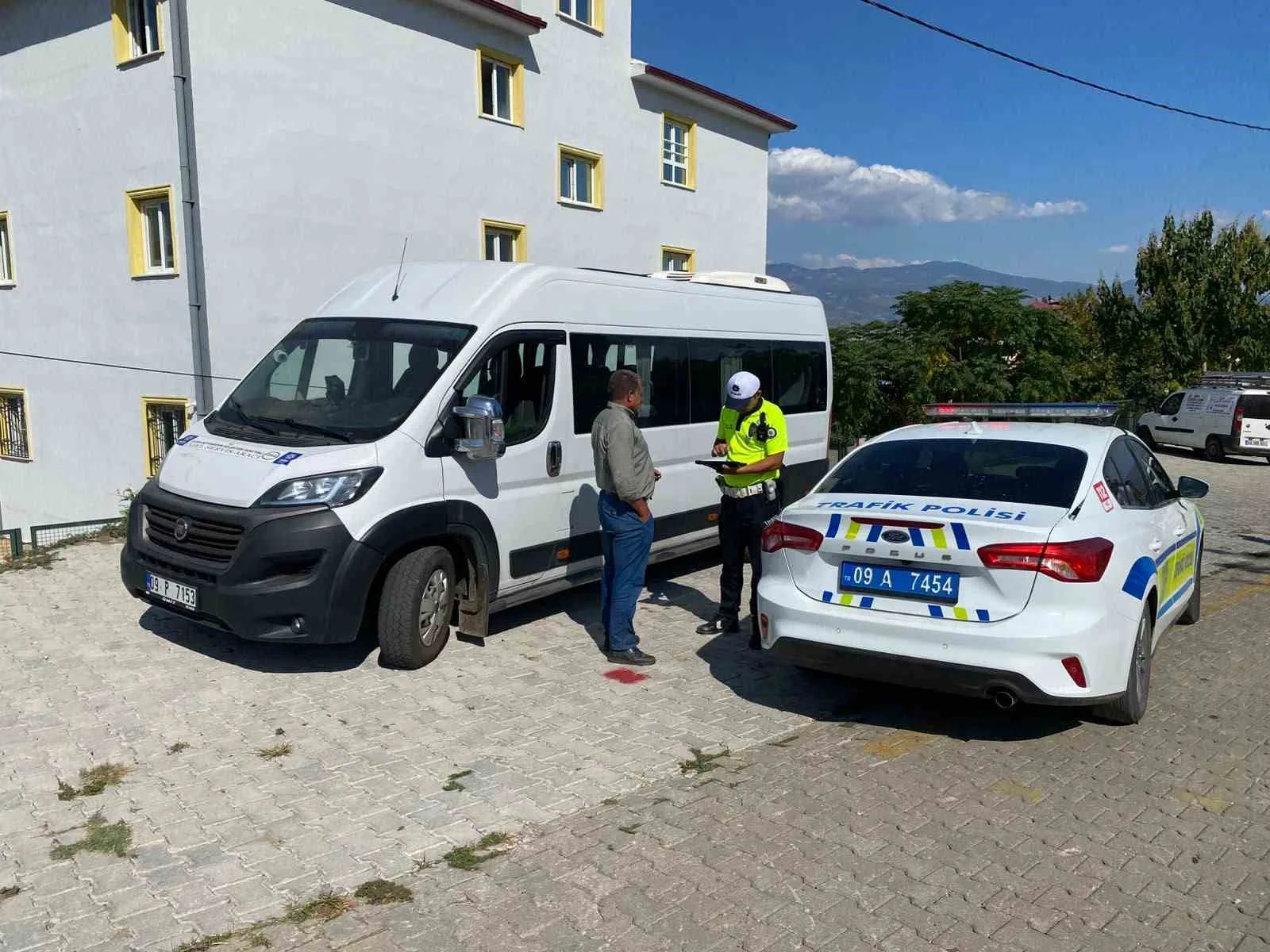 Bozdoğan emniyeti öğrencilerin güvenliği için sahada