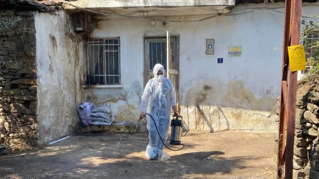 Bozdoğan’da çöp ev temizlendi 2 bozdoganda cop ev temizlendi 7f0c5c63e6a6