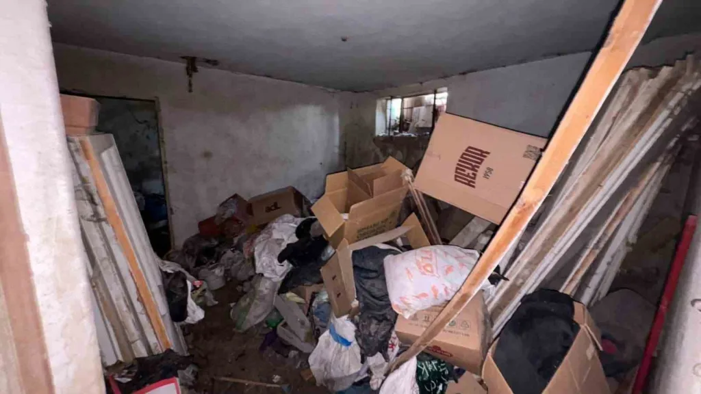 Bozdoğan’da çöp ev temizlendi 4 bozdoganda cop ev temizlendi e36ce0b238e2