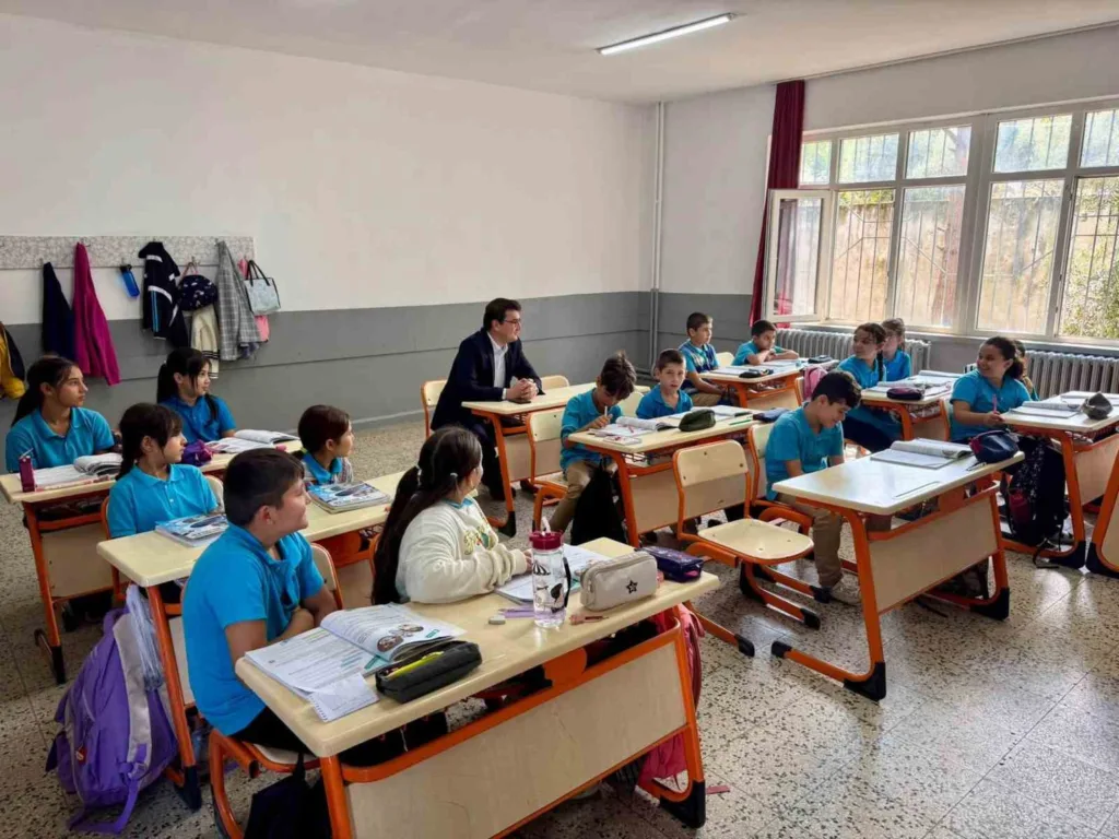 bozdoganda kaymakam sozen ogretmen ve ogrencilerle bir araya geldi 2b9b9b325fa0