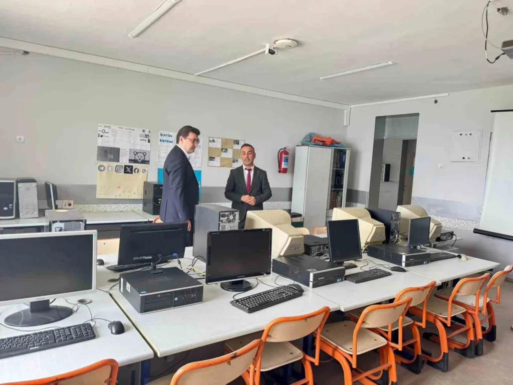 bozdoganda kaymakam sozen ogretmen ve ogrencilerle bir araya geldi e1ea4daeae52