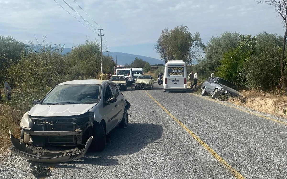Bozdoğan’da zincirleme trafik kazası: 2 yaralı