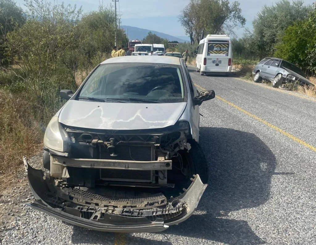 Bozdoğan’da zincirleme trafik kazası: 2 yaralı 2 bozdoganda zincirleme trafik kazasi 2 yarali 2b485166dccc