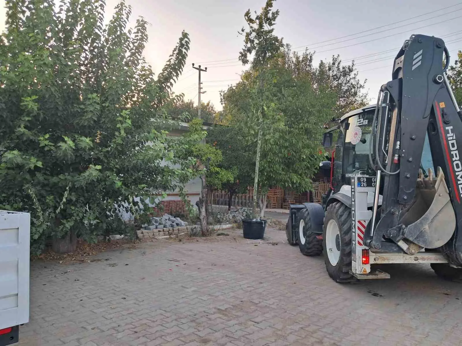 Büyükşehir Belediyesi’nden Sultanhisar’a yeşil alan desteği