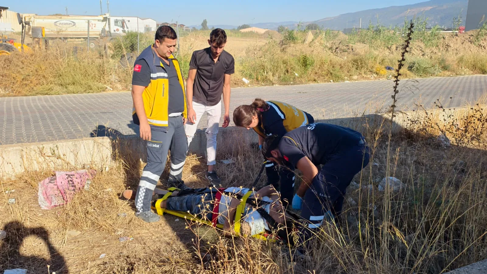 Nazilli’de motosiklet kazası: Gözünü orta refüjde açtı