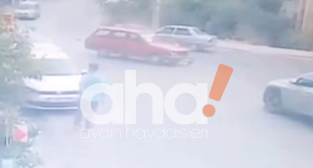 Efeler’de İki Otomobil ve Motosikletin Karıştığı Kaza Kamerada! Kurye Yaralandı