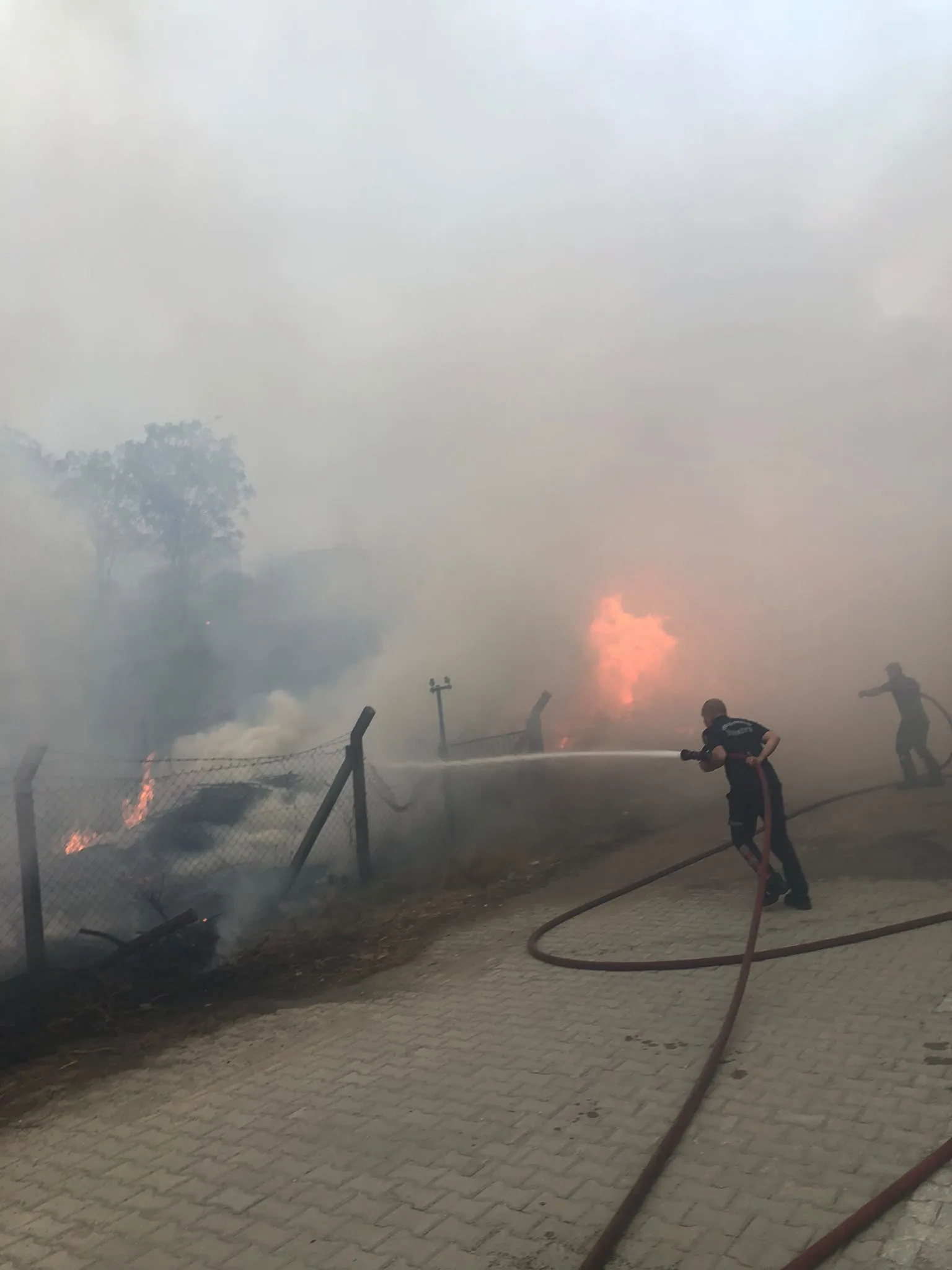 İtfaiyenin hızlı müdahalesi vatandaşı memnun etti