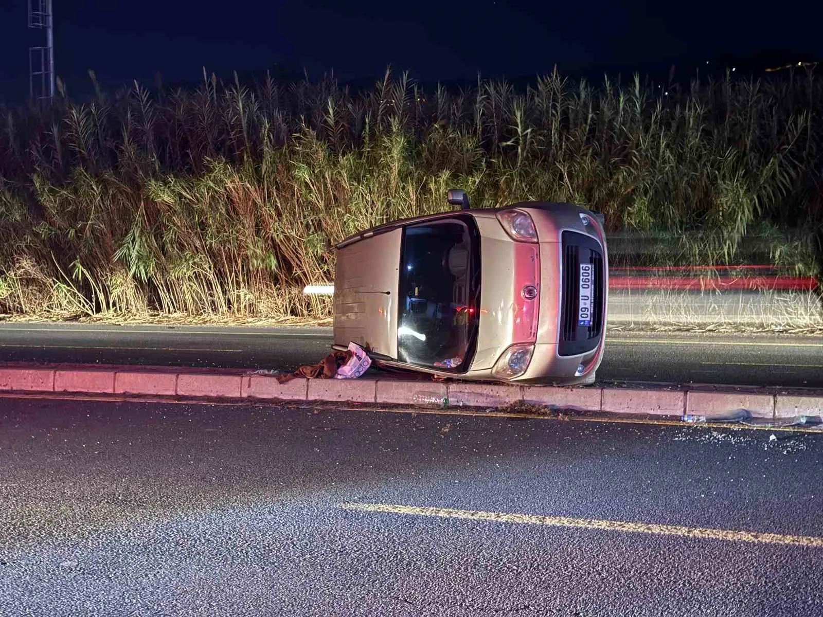 Domuza çarpmamak için manevra yaptı, takla attı 4 Domuza çarpmamak için manevra yaptı, takla attı