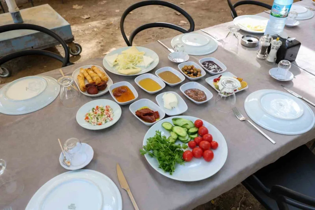 Efeler Belediyesi Doğa Restaurant güne böyle başlamak isteyenlerin adresi oldu 2 efeler belediyesi doga restaurant gune boyle baslamak isteyenlerin adresi oldu 52566774d42c