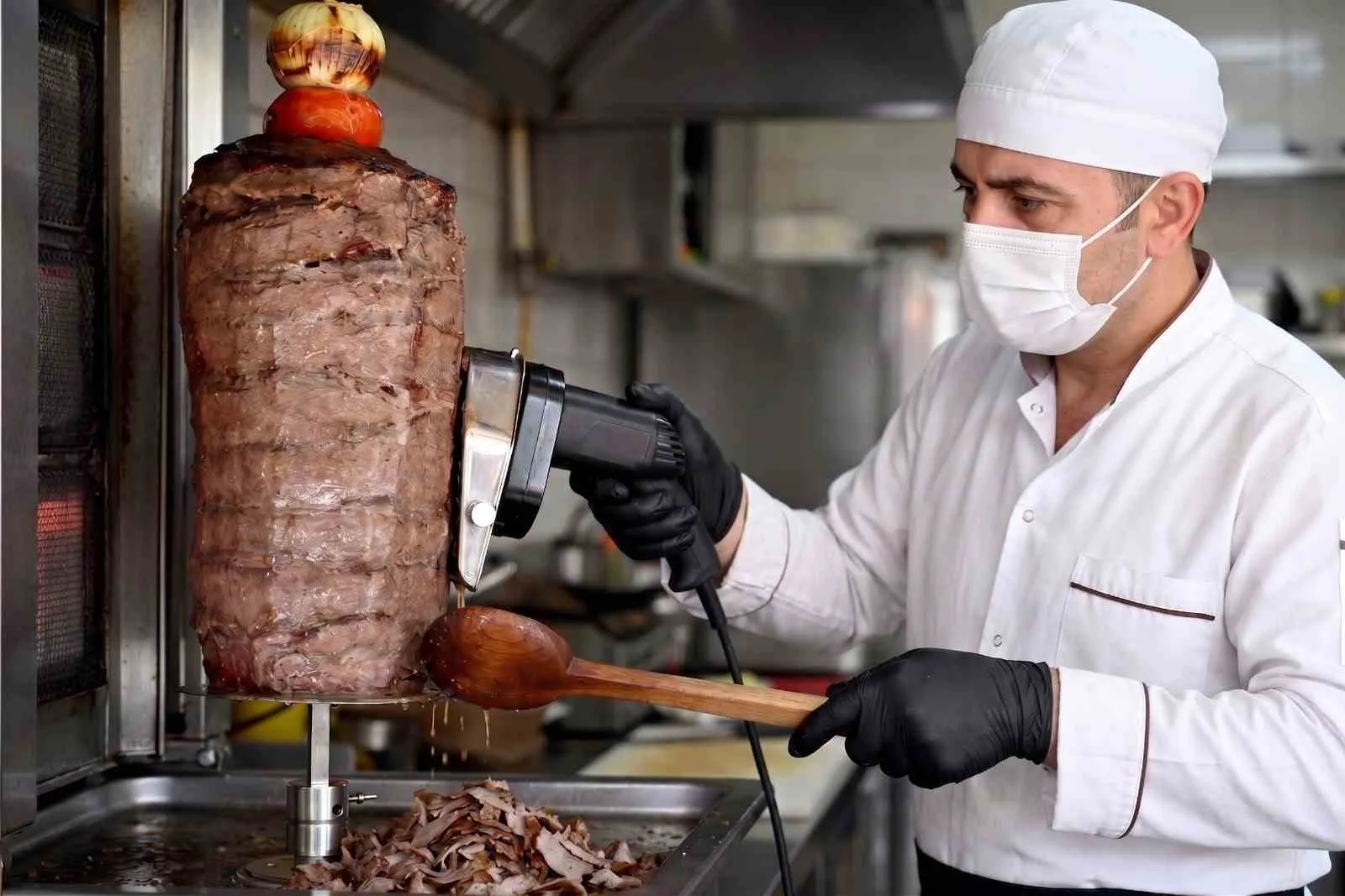 Efeler Belediyesi, Menderes Park’ta vatandaşları kaliteli yemeklerle buluşturuyor