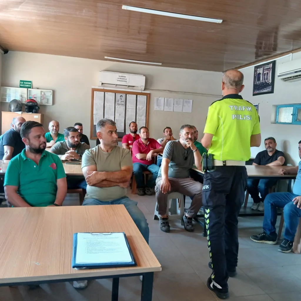 Efeler Belediyesi şoförlerine trafik eğitimi 3 efeler belediyesi soforlerine trafik egitimi 506b38d7f8cf