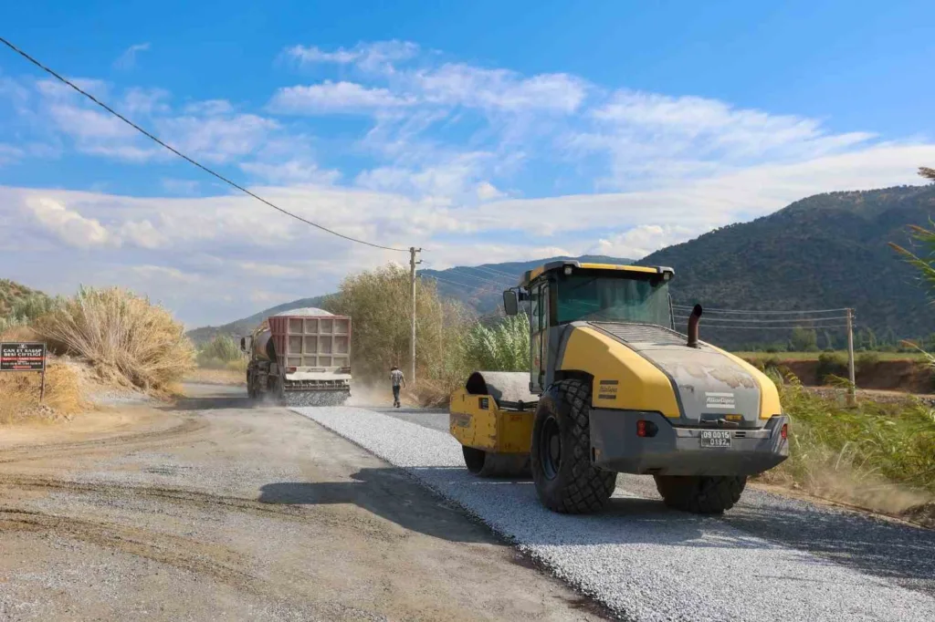 Efeler Belediyesi yol çalışmalarını sürdürüyor 3 efeler belediyesi yol calismalarini surduruyor 51a9126b6509