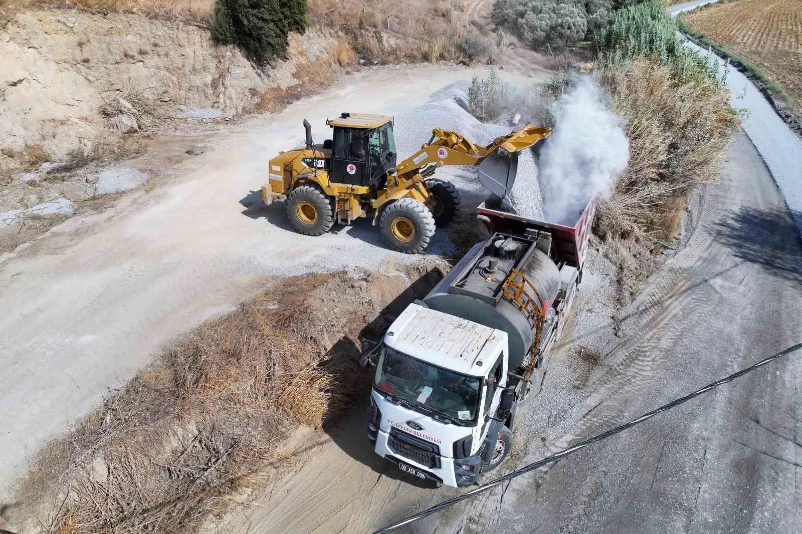 Efeler Belediyesi yol çalışmalarını sürdürüyor 1 efeler belediyesi yol calismalarini surduruyor d8ef84d282ca