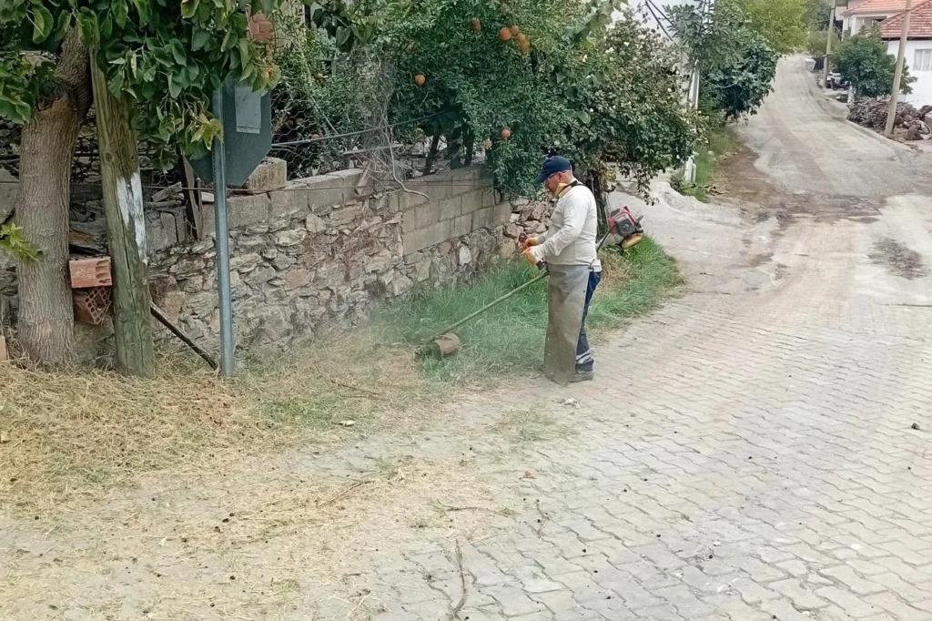 Efeler Belediyesi’nden, Eğrikavak’ta temizlik çalışması 2 efeler belediyesinden egrikavakta temizlik calismasi 34d8b637641c