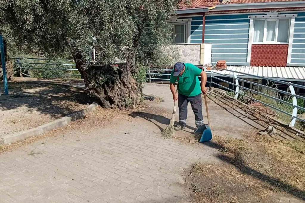 Efeler Belediyesi’nden, Eğrikavak’ta temizlik çalışması 3 efeler belediyesinden egrikavakta temizlik calismasi a6f3a87b47b7