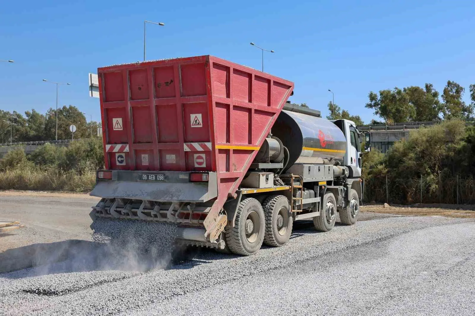 Efeler Belediyesi’nden Tepecik’e 15 bin metrekare asfalt 1 efeler belediyesinden tepecike 15 bin metrekare asfalt 5ff5681afdcd