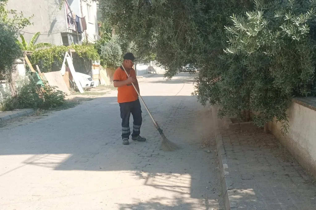 efeler belediyesinin temizlik calismalari araliksiz suruyor c1fd11125097