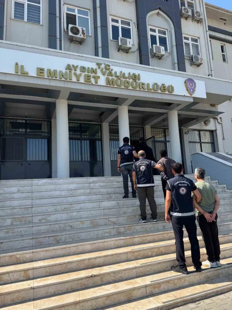 efelerde 31 duzensiz gocmen yakalandi 2 tutuklama 0f80b655c34b