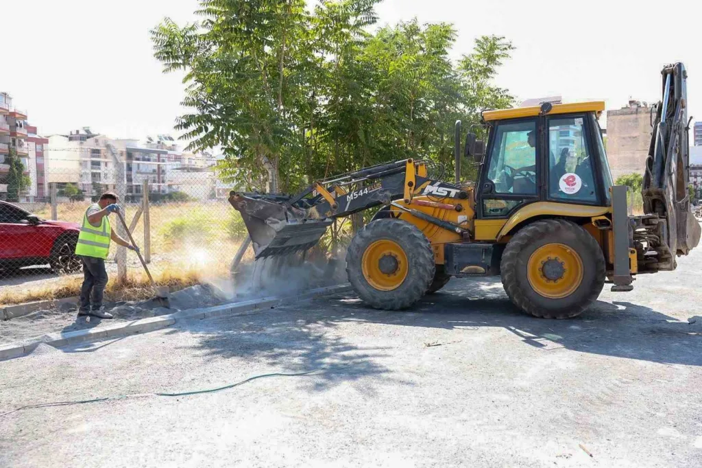 Efeler’de asfaltlama çalışmaları devam ediyor 3 efelerde asfaltlama calismalari devam ediyor c85aa608b52c