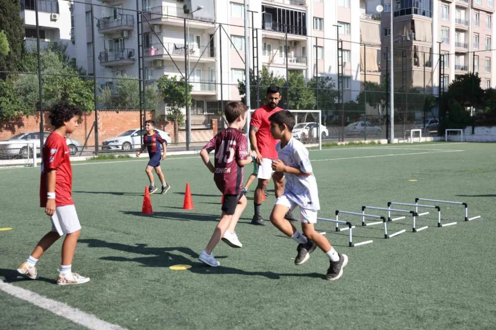 efelerde cocuklar icin futbol kursu kayitlari basladi 2112af2ea1ba